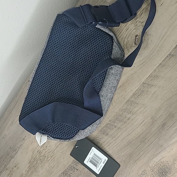 Converse Belt/Sling Bag - Picture 2 of 6